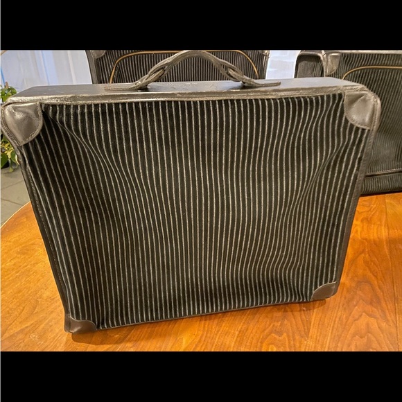 The French Company 1970s Vintage Luxury Luggage - Picture 3 of 16